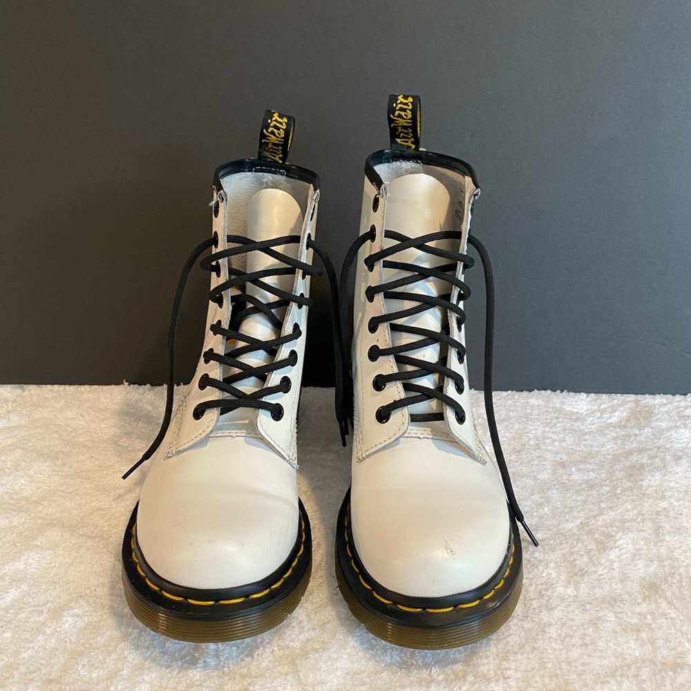 NWOT Doc Marten 1460 Women’s Smooth Leather Lace Up Boots Size 6 - Picture 9 of 16